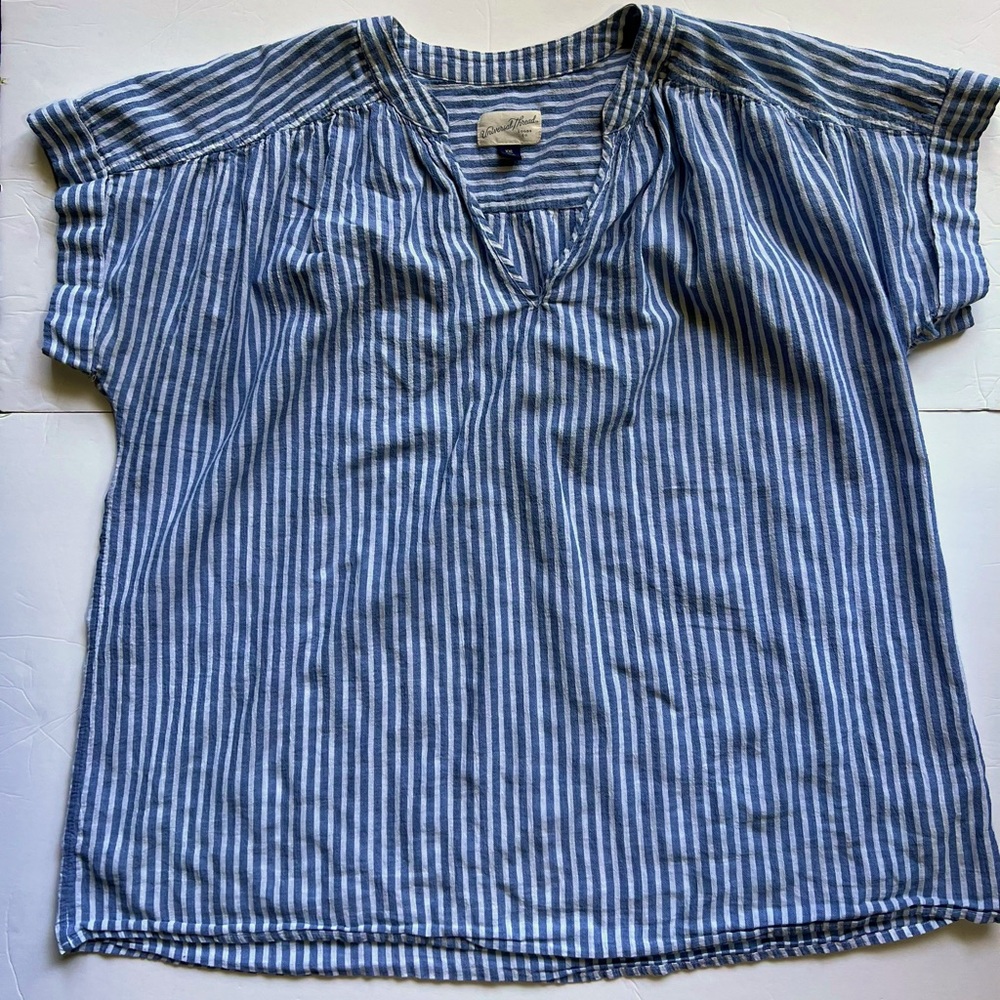 Universal Thread Shirt